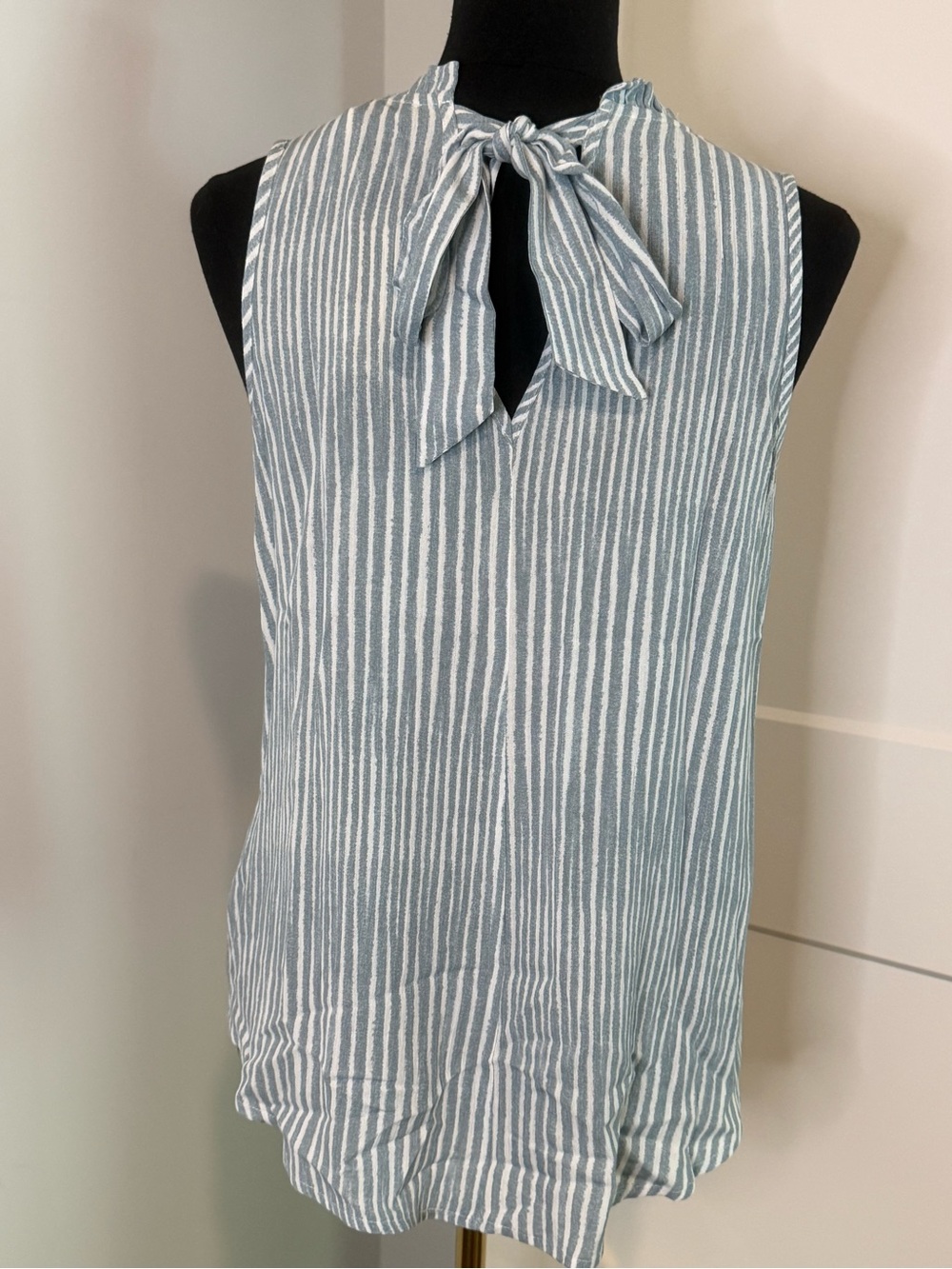 NWT (S) Hem & Thread Sleeveless Blue and White Striped Tank Top - Picture 2 of 6